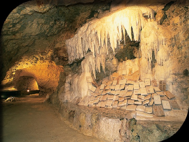 grottes petrifiantes de savonnieres